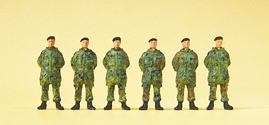Standing soldiers CapCoat camouflage of German Bundeswehr (6 painted figures)<br /><a href='images/pictures/Preiser/16840.jpg' target='_blank'>Full size image</a>
